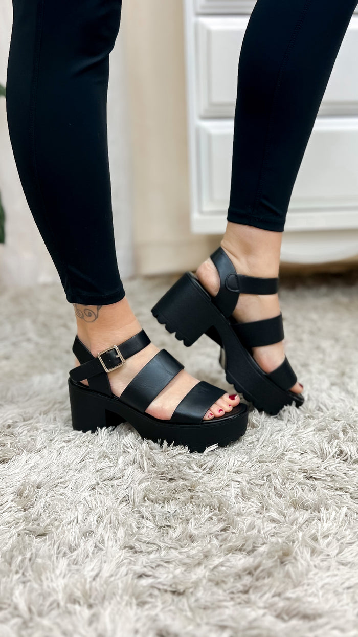 Cher Chunky Heel Sandal: Black