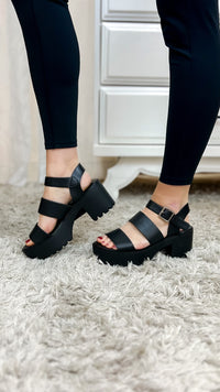 Cher Chunky Heel Sandal: Black